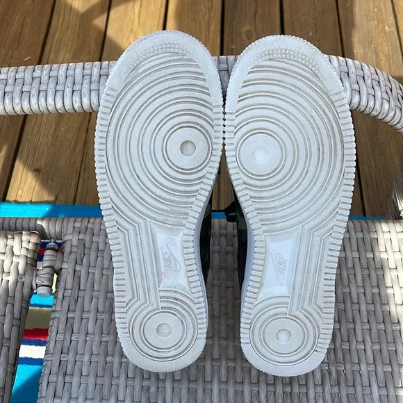 NIKE AIR FORCE 1 LV8 CAMOUFLAGE LOW TOP SNEAKERS WITH WHITE BOTTOM US SIZE 9.5 M - Picture 13 of 15